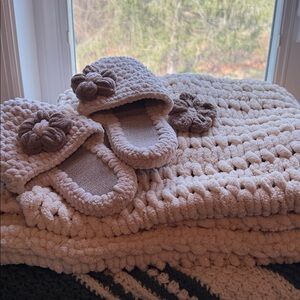 Beige Lap Blanket with matching Slippers with Flower Detail